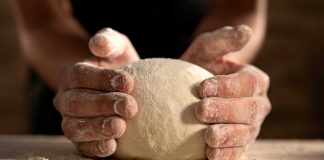 El Govern fomenta l’ocupació en el sector de la forneria amb una borsa de feina per als establiments adherits a Pa d’Aquí, forn i tradició
